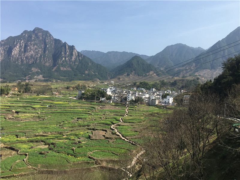 梯田与小镇，风景如画